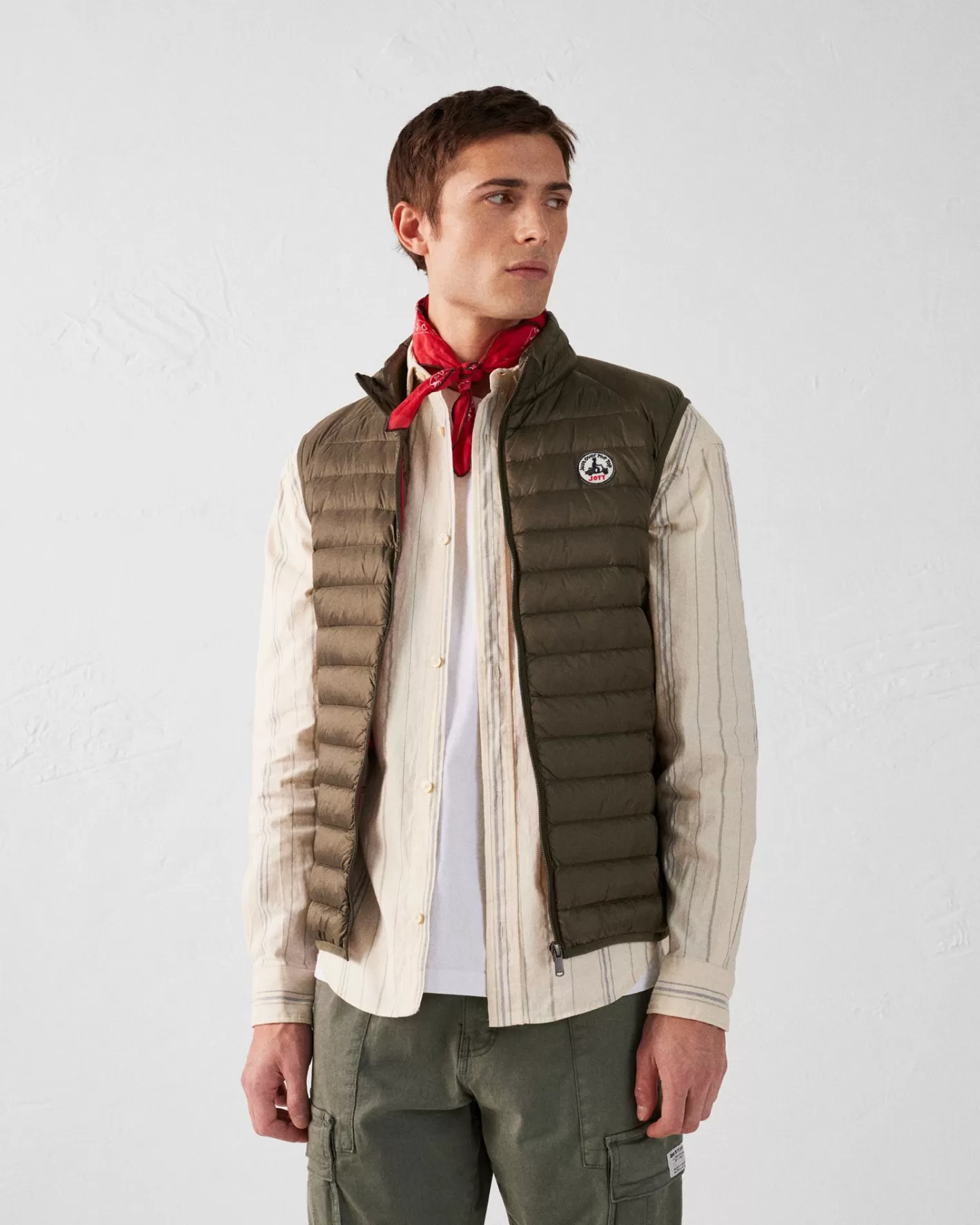 army_tom_sleeveless_down_jacket_2.webp JOTT Tom sleeveless down jacket ARMY Cheap