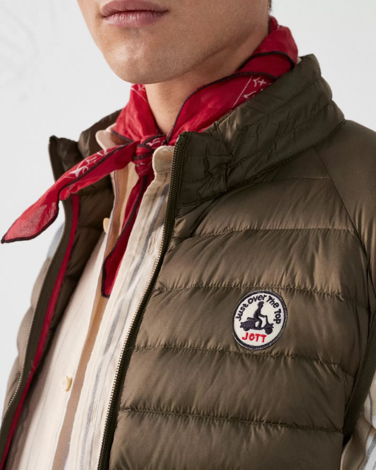 army_tom_sleeveless_down_jacket_4.webp JOTT Tom sleeveless down jacket ARMY Cheap